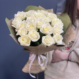 Букет из белых роз от интернет-магазина «Арт Букет» в Пятигорске