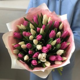 51 тюльпан от интернет-магазина «Арт Букет» в Пятигорске