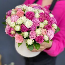 Композиция в шляпной коробке «Розовая любовь » от интернет-магазина «Арт Букет» в Пятигорске