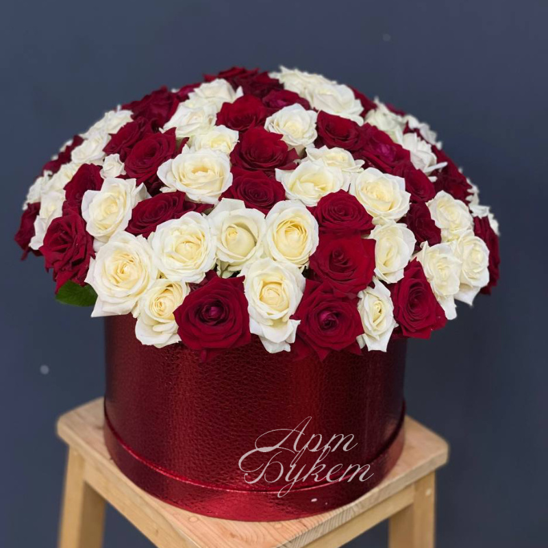 Букет красных роз «Коробка роз »