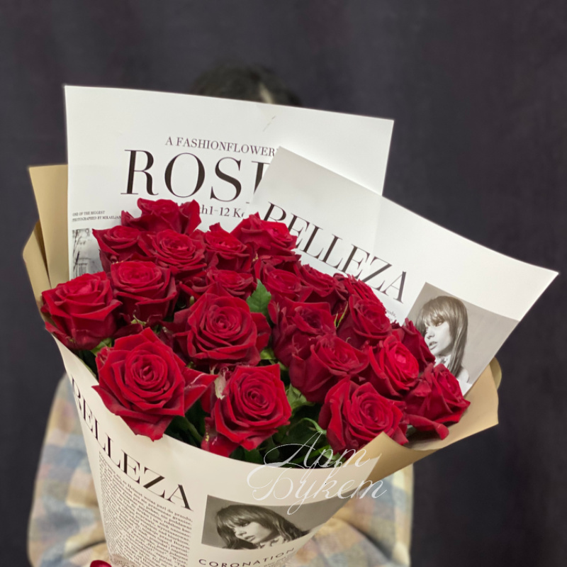 Стильный букет из 21 красной розы  1