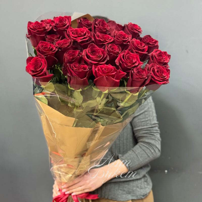 Букет красных роз «25 элитных роз экспловер »