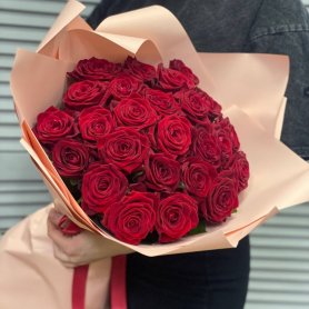 Букет из 25 роз «Восторг» от интернет-магазина «Арт Букет» в Пятигорске
