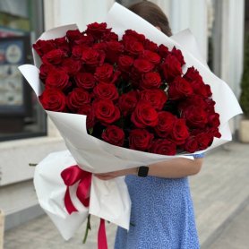 Букет из 51 розы «Чувства» от интернет-магазина «Арт Букет» в Пятигорске